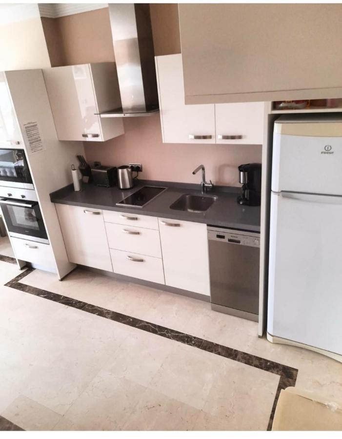 Beachfront Apartment - Sea Views - Marbella Zewnętrze zdjęcie