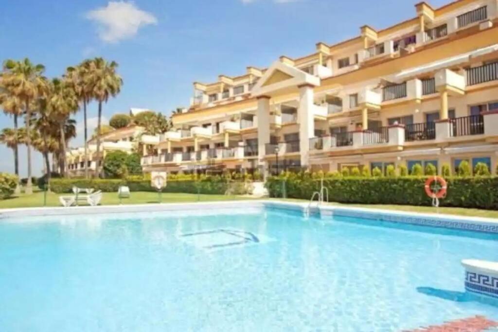 Beachfront Apartment - Sea Views - Marbella Zewnętrze zdjęcie