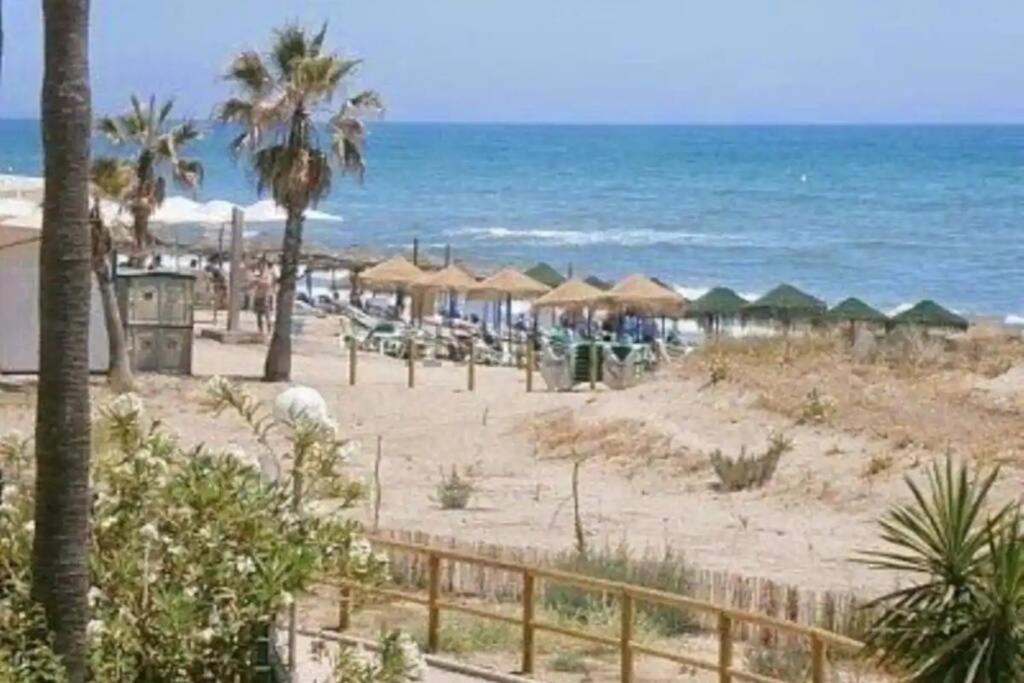Beachfront Apartment - Sea Views - Marbella Zewnętrze zdjęcie