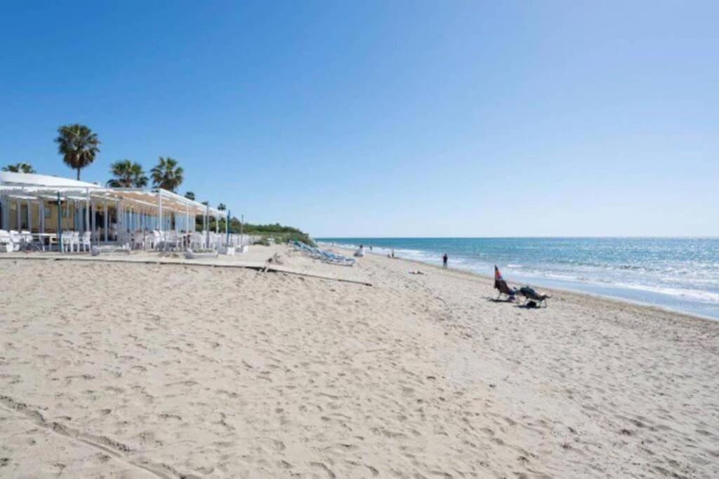 Beachfront Apartment - Sea Views - Marbella Zewnętrze zdjęcie