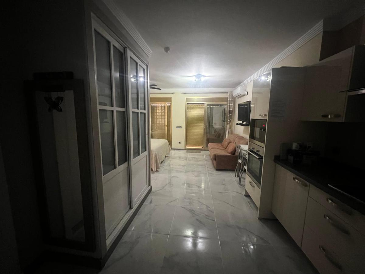 Beachfront Apartment - Sea Views - Marbella Zewnętrze zdjęcie