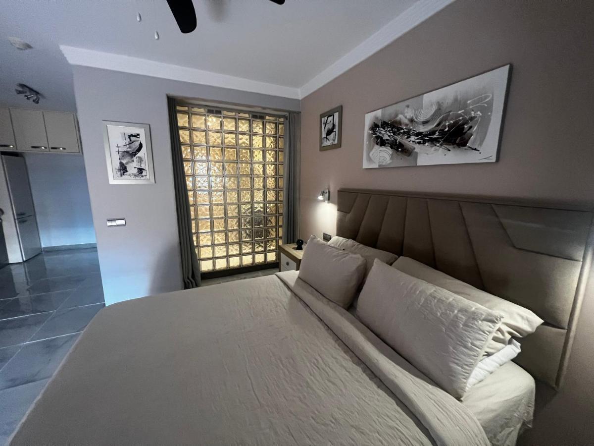 Beachfront Apartment - Sea Views - Marbella Zewnętrze zdjęcie